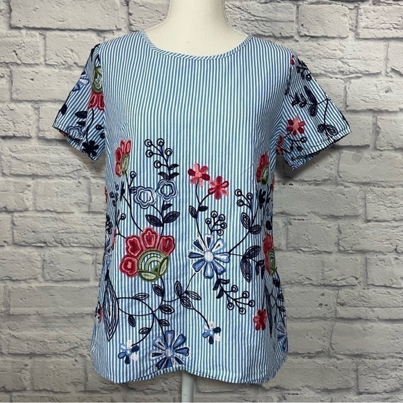 Emery Rose Pinstripe Embroidered Short Sleeve Top Size Extra Small - Picture 3 of 13